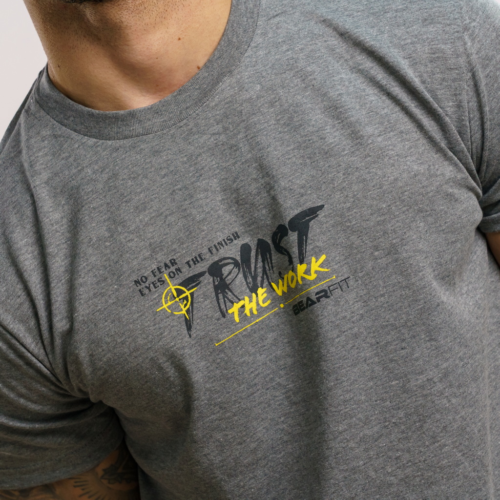 REMERA TRUST THE WORK - Imagen 3
